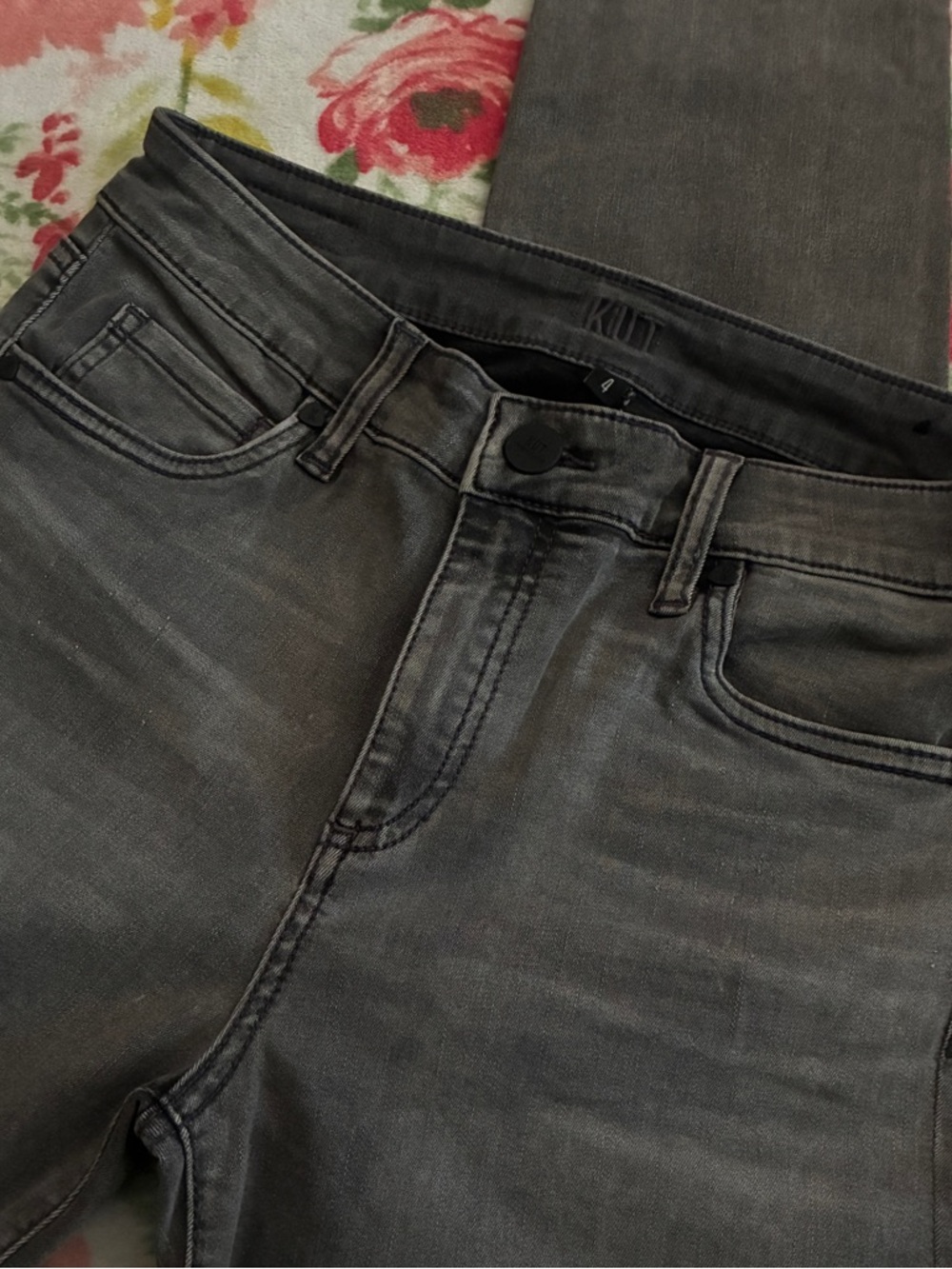 🍃🌹🍃Kut From The Kloth Light Denim Jeans with Pocket Embroidery.🍃🌹🍃 - Picture 4 of 6